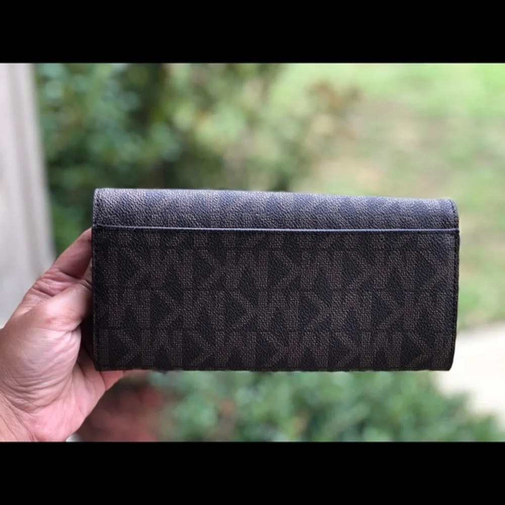 MICHAEL KORS JET SET TRAVEL PVC FLAP WALLET